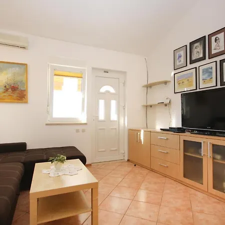 Beautiful In With Kitchen Apartment *