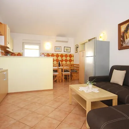 Beautiful In With Kitchen Apartment *