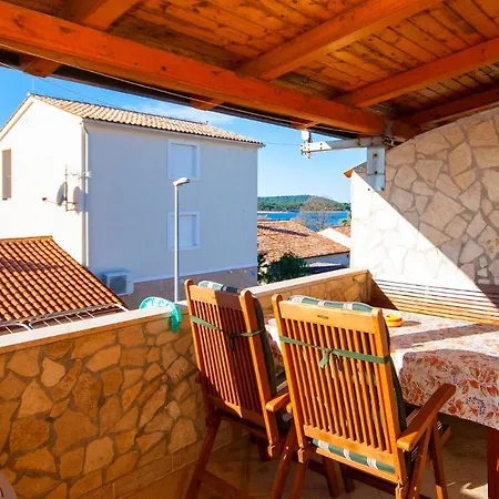 Beautiful In With Kitchen Apartment *